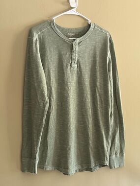 Old Navy Men's Long-Sleeve Henley in Sage Green